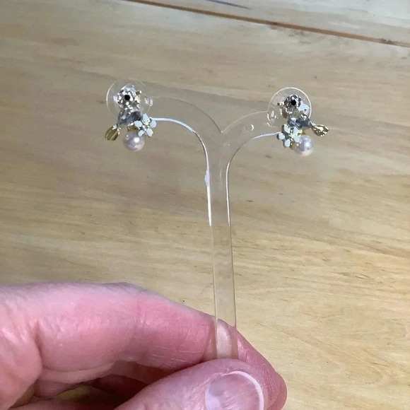 Dainty Gold Tone Bird & Flower Pearl Stud Earrings - Picture 4 of 9